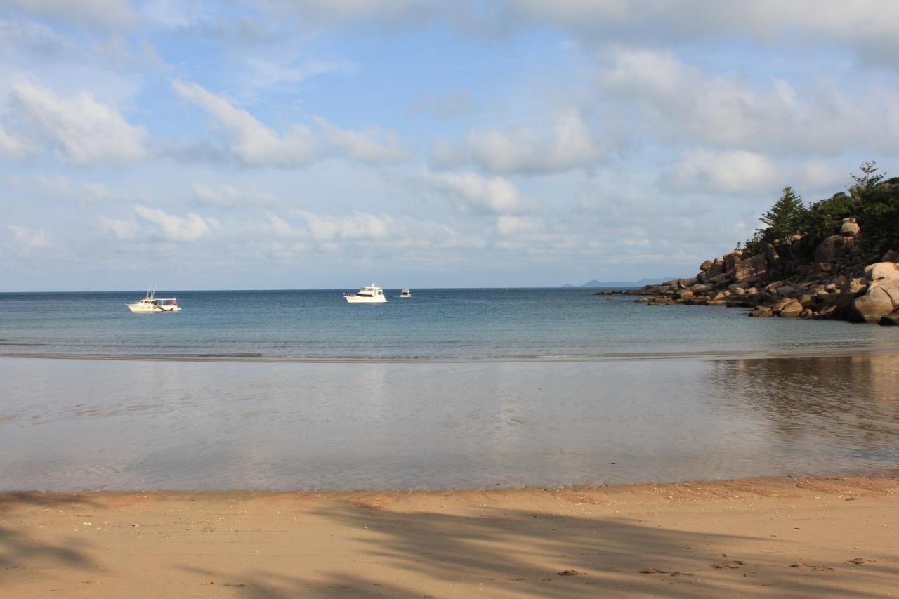 Beachside Cottage - A Private Peaceful Hidden Gem 50m to Beach Nelly Bay Exterior foto